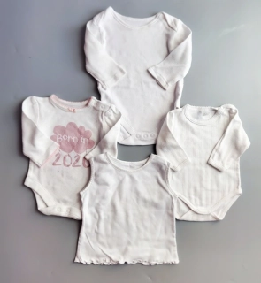 Set bílých body a tílka