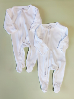 Set dvou bílých overalů na zip Next vel. 50